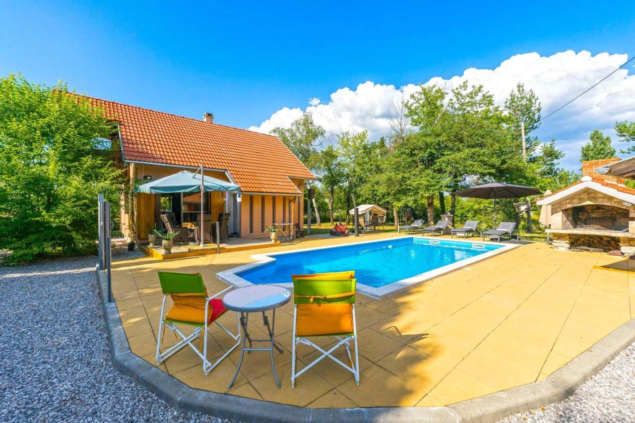 Villa Suzana'S Nature Hideout Gospic Bagian luar foto