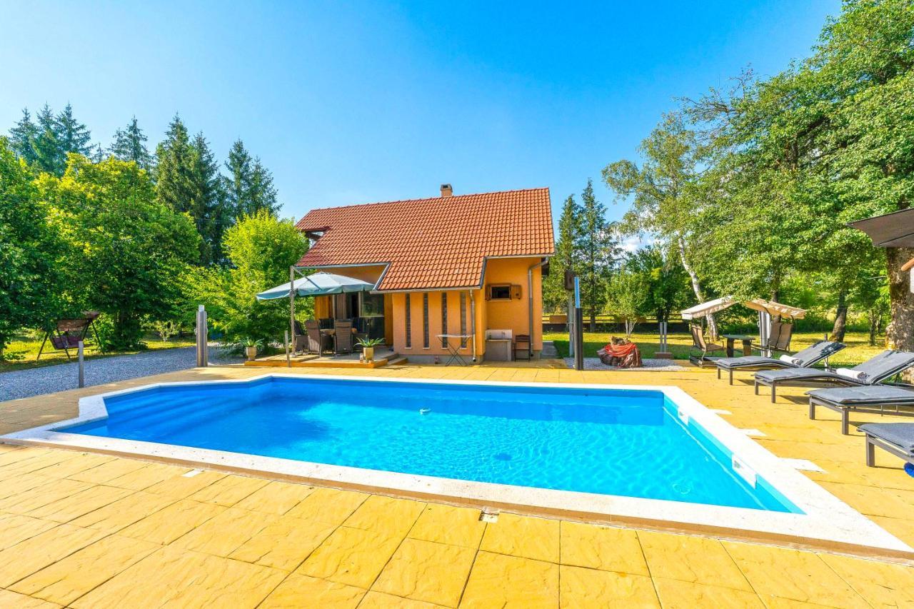 Villa Suzana'S Nature Hideout Gospic Bagian luar foto